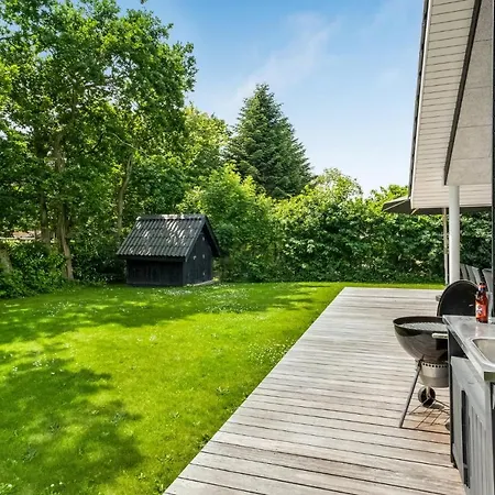 Сasa de vacaciones Four-bedroom In *