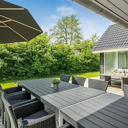 Vakantiehuis Four-bedroom In *