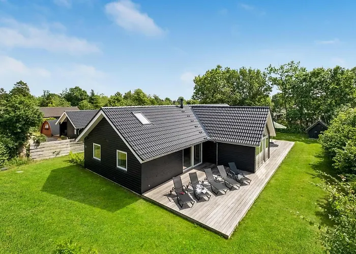 Four-bedroom In Dom wakacyjny *