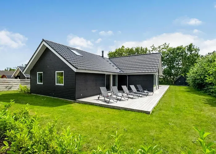 Dom wakacyjny Four-bedroom In